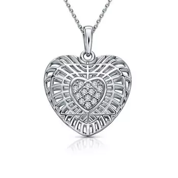 Серебряное шейное украшение с фианитами