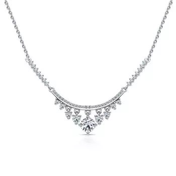 Серебряное шейное украшение с фианитами