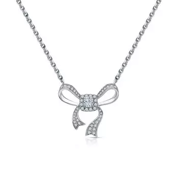 Серебряное шейное украшение с фианитами