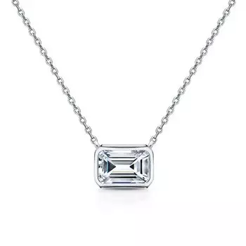 Серебряное шейное украшение с фианитами