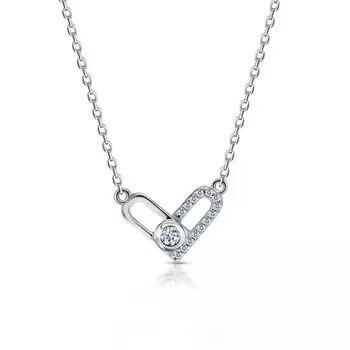 Серебряное шейное украшение с фианитами