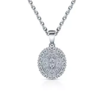 Серебряное шейное украшение с фианитами