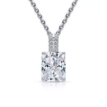 Серебряное шейное украшение с фианитами