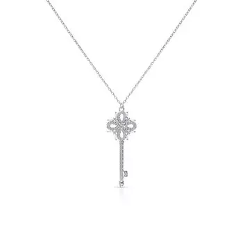 Серебряное шейное украшение с фианитами