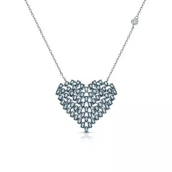 Серебряное шейное украшение с фианитами и алпанитом