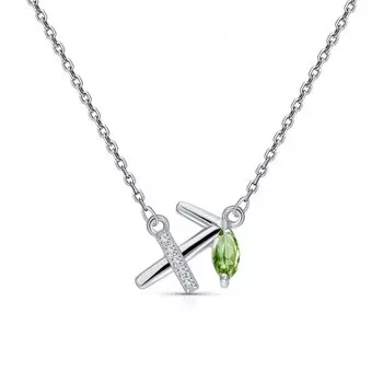 Серебряное шейное украшение с фианитами и хризолитом "Стрелец"