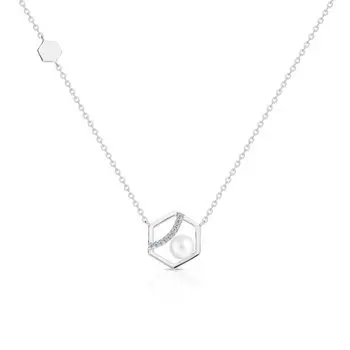 Серебряное шейное украшение с жемчугом и фианитами