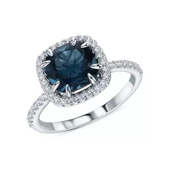 Золотое кольцо с бриллиантами природными и топазами природными