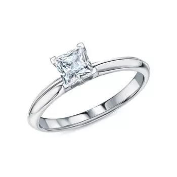 Золотое кольцо с бриллиантами выращенными