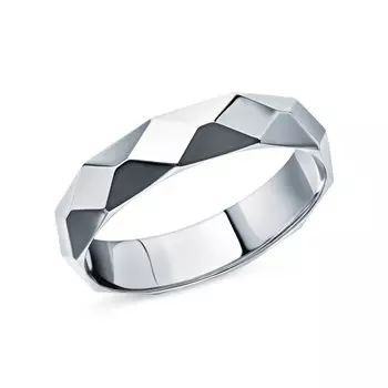 Золотое обручальное кольцо