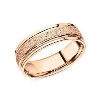 Золотое обручальное кольцо