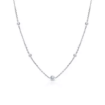 Золотое шейное украшение с фианитами