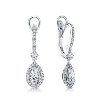 Золотые серьги с бриллиантами выращенными