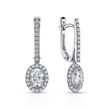 Золотые серьги с бриллиантами выращенными