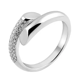 Кольцо из серебра с фианитами с родированием И1-498-23-01