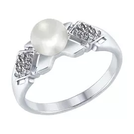 Кольцо из серебра с жемчугом и фианитами с родированием 94012352
