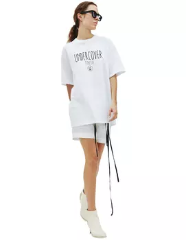 Белая футболка с принтом