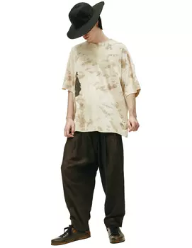 Бежевая футболка с принтом