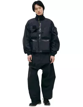 Черная куртка с накладными карманами