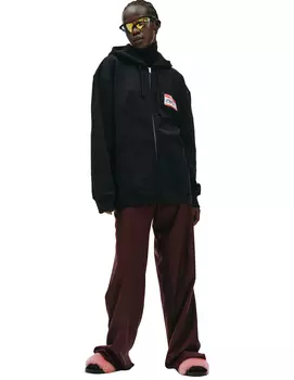 Черное худи на молнии с принтом