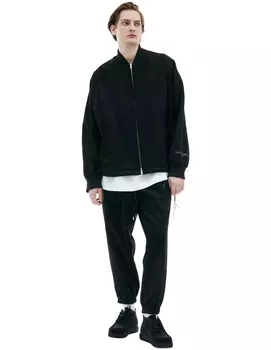 Черная куртка с логотипом