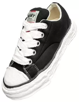 Blowing textile sneakers