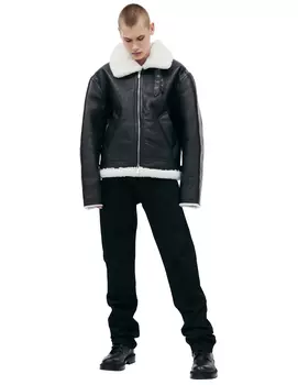 Черная дубленка с пряжками