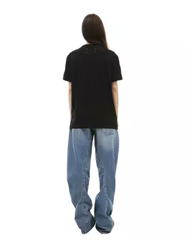 Черная футболка с логотипом