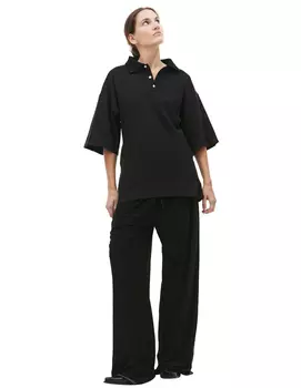 Черная футболка с воротником-поло