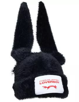 Черная шапка с логотипом