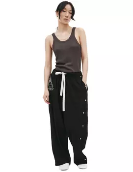 Черные брюки с вышивкой