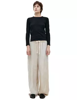 Черный лонгслив с нашивкой