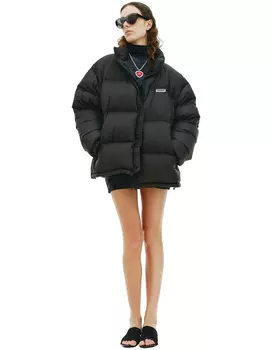 Черный пуховик с логотипом