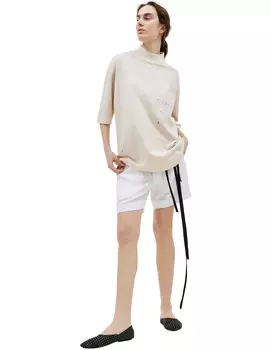 Футболка с высоким горлом