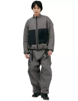 Серая куртка с накладными карманами