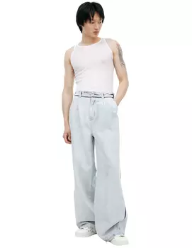 Jeans with contrast stitching