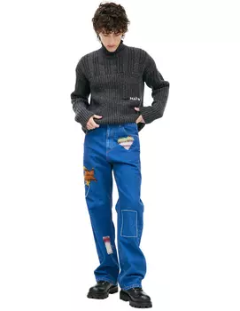 Прямые джинсы с нашивками