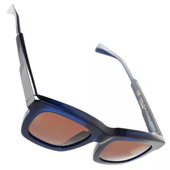 Sunglasses with square lenses