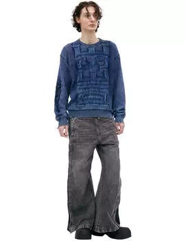 Sweater with yarn logo