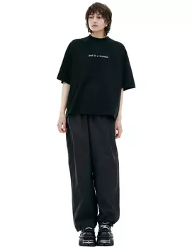 T-shirt 'god is a woman'