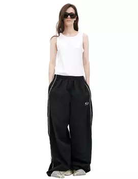 Trousers with stripes