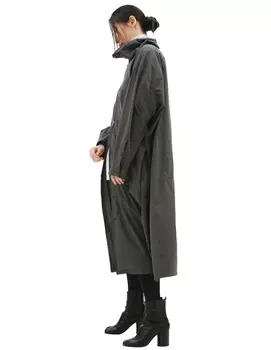 Плащ с высоким воротником