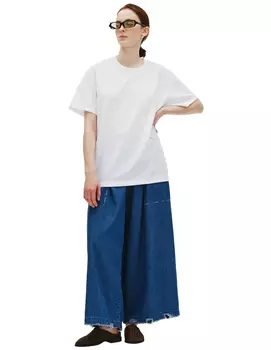 Белая футболка с принтом