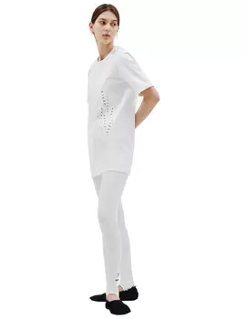 Белая футболка с графичным принтом