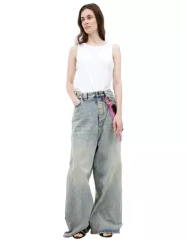 Wide jeans with keychain