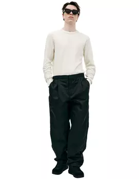 Wide trousers with flaps