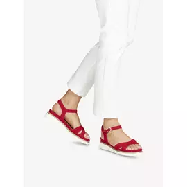 Босоножки на танкетке кожаные