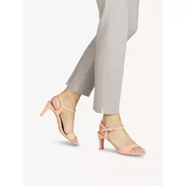 Босоножки на каблуке