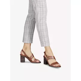 Босоножки на каблуке кожаные