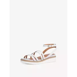 Босоножки на танкетке кожаные